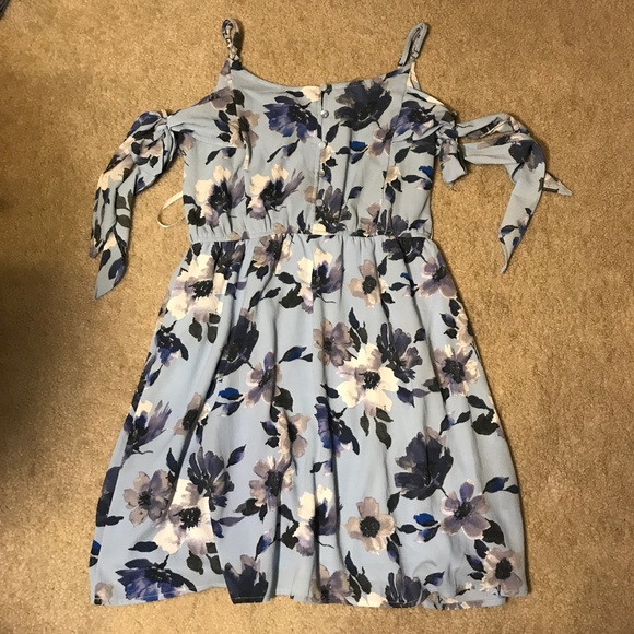 Dresses & Skirts - new cold shoulder floral dress